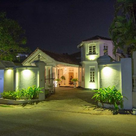 Villa Blanco Dehiwala-Mount Lavinia Exterior photo